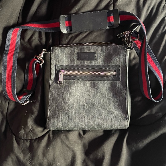 Gucci bag - Picture 1 of 4